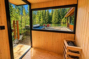 Terrace/patio - Riverfront | Fenced Yard | Dogs | Hot Tub | Stars (Leavenworth)