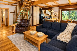 Interior - Riverfront | Fenced Yard | Dogs | Hot Tub | Stars (Leavenworth)