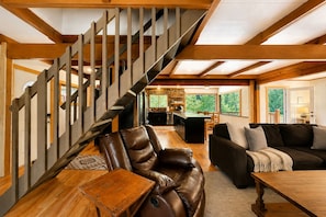 TV, fireplace, DVD player, books - Riverfront | Fenced Yard | Dogs | Hot Tub | Stars (Leavenworth)