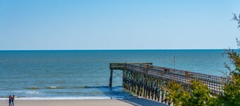 Beautiful 3rd floor oceanfront condo with a private fishing pier