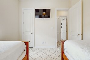 2 bedrooms, iron/ironing board, WiFi, bed sheets - Upgraded condo w/ shared pool, only a 1/2 block from the beach (South Padre Island)