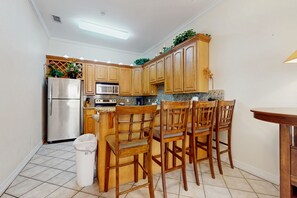 Fridge, microwave, oven, stovetop - Upgraded condo w/ shared pool, only a 1/2 block from the beach (South Padre Island)
