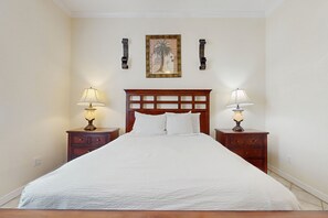 2 bedrooms, iron/ironing board, WiFi, bed sheets - Upgraded condo w/ shared pool, only a 1/2 block from the beach (South Padre Island)