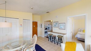 Dining - Beach Front 1B1B Balcony 2 Beds - Surf Song #349 (Madeira Beach)