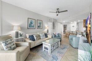 TV - Large Gulf Unit & Beach Views - Crimson #203 (Madeira Beach)