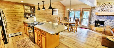 雪櫃、微波爐、焗爐、爐具