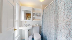 Combined shower/bathtub, towels - Dog friendly beach home with fence,screened porch,sun deck,charcoal grill (Isle of Palms)