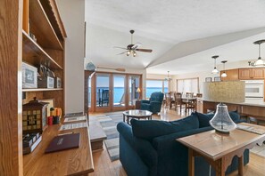 TV, peis og DVD-spiller