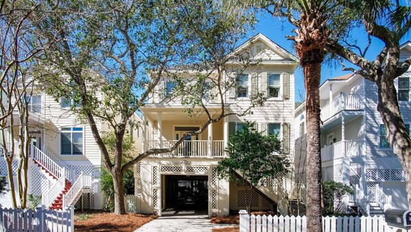Exterior - Beautifully decorated home in Wild Dunes with beach access and rooftop deck (Isle of Palms)