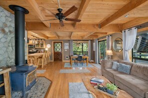 Smart TV, fireplace, DVD player, stereo