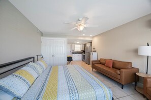 1 chambre, fer et planche à repasser, Wi-Fi gratuit, draps fournis