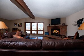 TV, fireplace - Affordable Sitzmark townhome at Purgatory - Awesome views - walk to slopes (Durango)