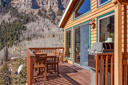 Vue sur la montagne cabine avec deux terrasses privées, près de Purgatoire & Electra Lake!