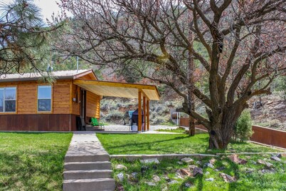Secluded & newly remodeled Durango beauty close to town with large yard