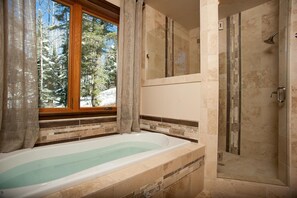 Combined shower/tub, hair dryer, towels - Luxury Home Across from Purgatory with Great Views (Durango)