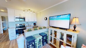 Kylskåp, mikrovågsugn, ugn och spishäll