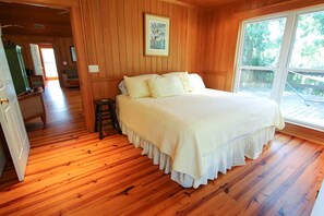 3 bedrooms, iron/ironing board, bed sheets