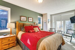 2 bedrooms, Internet, bed sheets - < 1 Mi to Dtwn: Creekside Frisco Home w/ Fire Pit (Frisco)