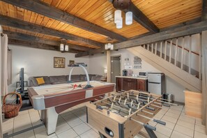 Games room - Otter Chalet-Fish Lake, Hot Tub. Dock, Dogs, Views (Leavenworth)