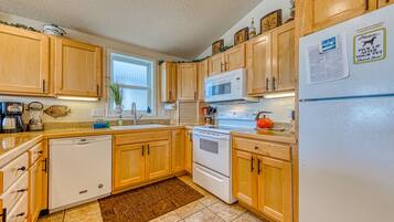 Frigorífic, microones, forn i placa de cuina