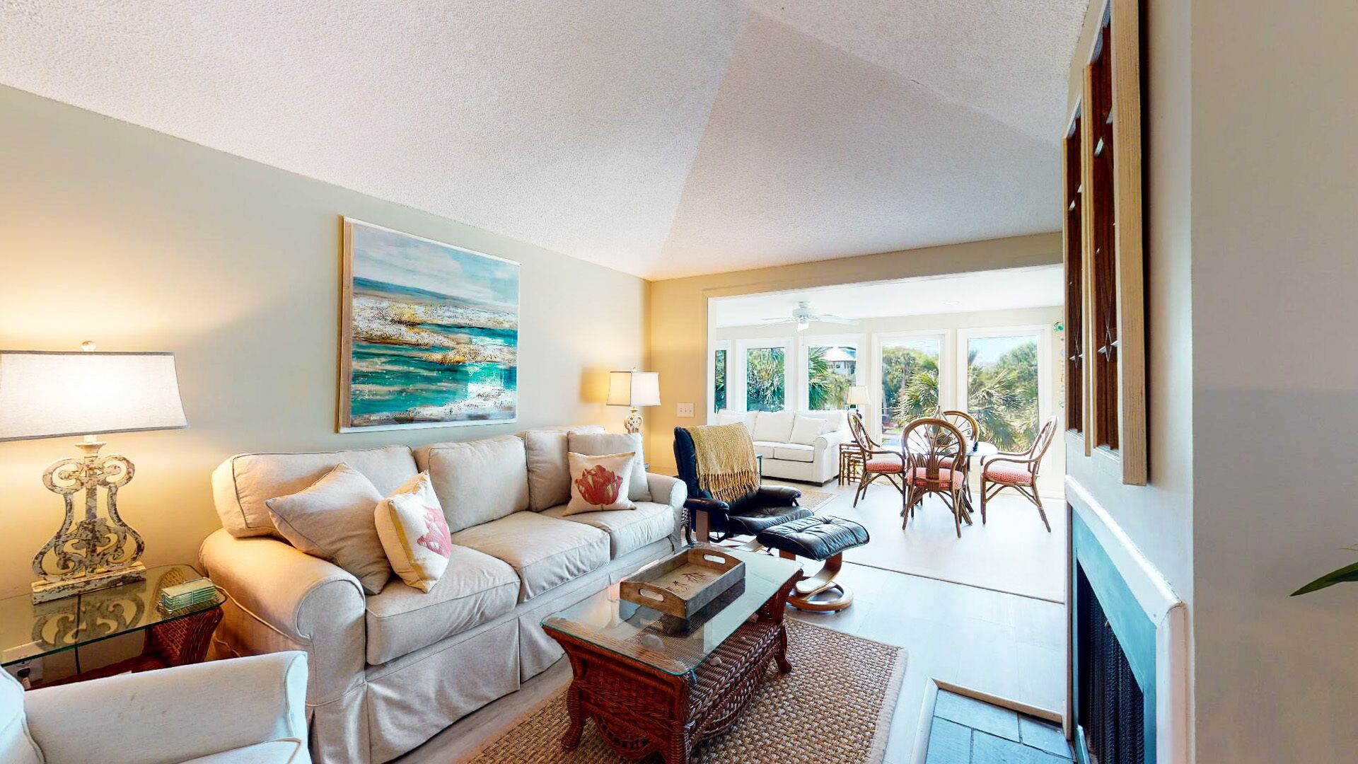 Wild Dunes, nearby beach path and golf, outdoor shower, updated kitchen!