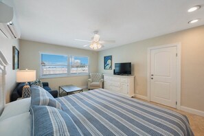 1 bedroom, iron/ironing board, free WiFi, bed sheets - Studio Efficiency Ground Floor - Surf Song #116 (Madeira Beach)