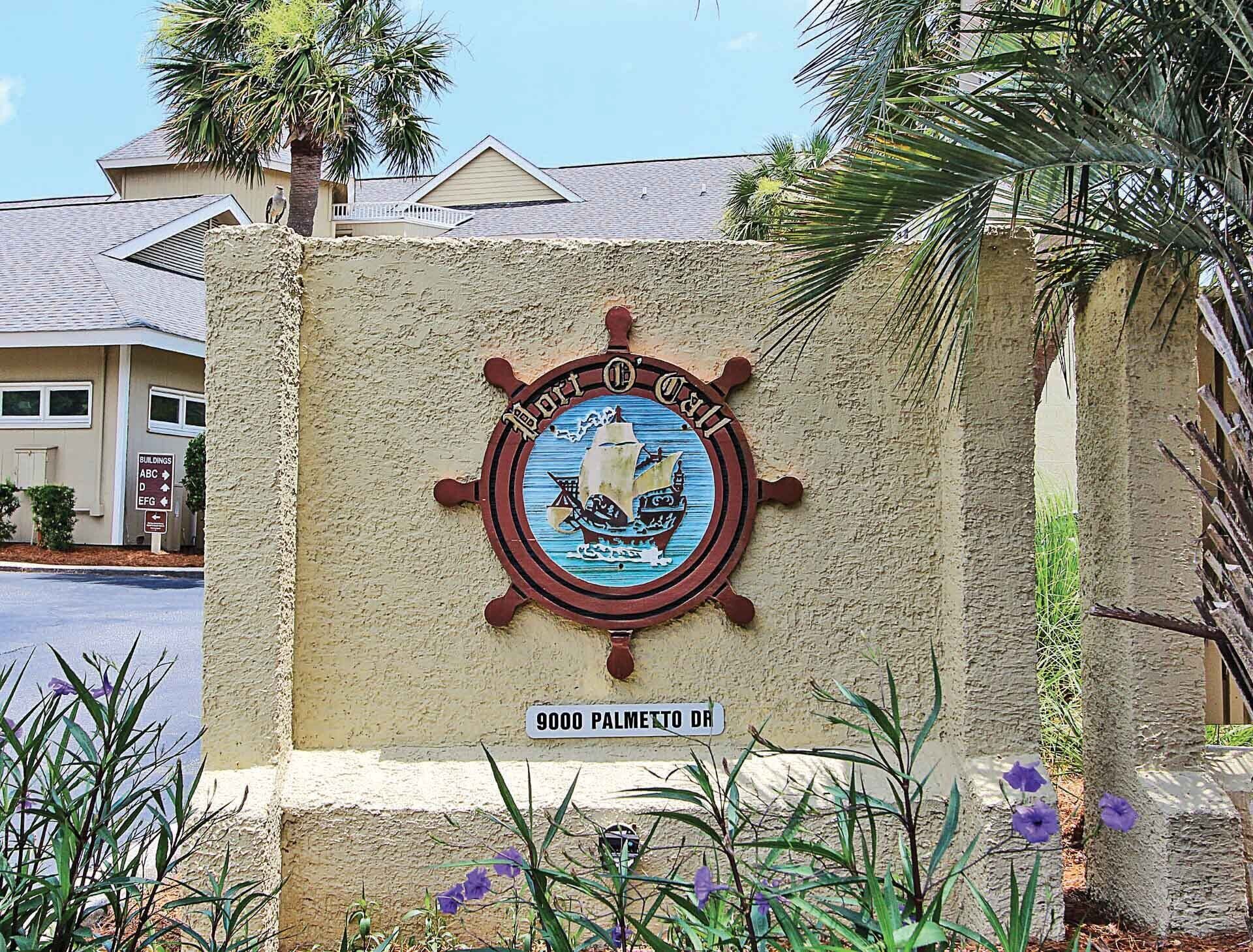 Ein Gebäude mit einem Schild, auf dem 'Port of Port' und '9000 Palmetto Dr.' steht.