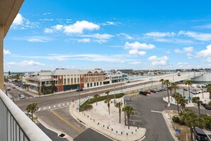 Property grounds - Beachfront Complex - 2b 2b - Beach Place #501 (Madeira Beach)