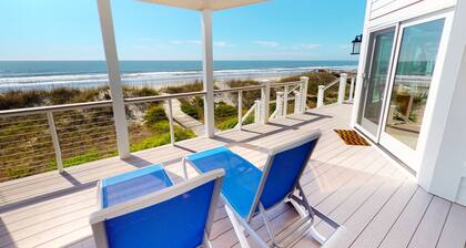 Roomy oceanfront home, direct ocean front with private boardwalk, sleeps 12