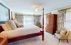 6 bedrooms, iron/ironing board, free WiFi, bed sheets - Roomy oceanfront home, direct ocean front with private boardwalk, sleeps 12 (Isle of Palms)