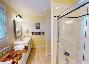 Combined shower/tub, towels - Roomy oceanfront home, direct ocean front with private boardwalk, sleeps 12 (Isle of Palms)