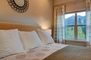 2 makuuhuonetta, silitysrauta/-lauta, internet, vuodevaatteet