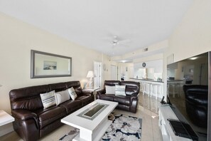 Smart TV - Exquisitely Decorated-Beach Views Crimson #205 (Madeira Beach)