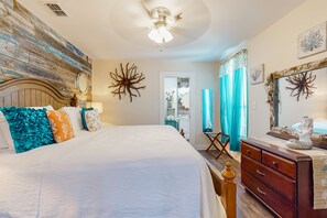 4 soverom, strykejern/-brett, internettilgang og sengetøy