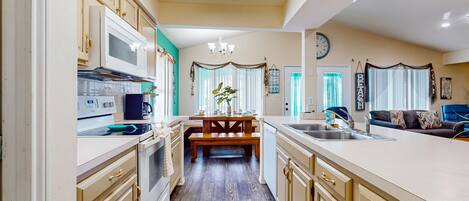 Refrigerador, microondas, horno y parrilla de estufa