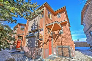 Exterior - Walk to Main Street: Frisco Townhome w/ Decks (Frisco)