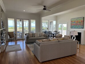 TV, DVD player, books, stereo