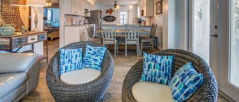 Televisión, reproductor de DVD y libros