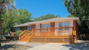 Exterior - Great home located just steps to the beach with a large fenced backyard (Isle of Palms)