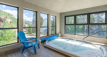 Acogedor condo de montaña w / vistas y compartido jacuzzi - caminar a las pistas!