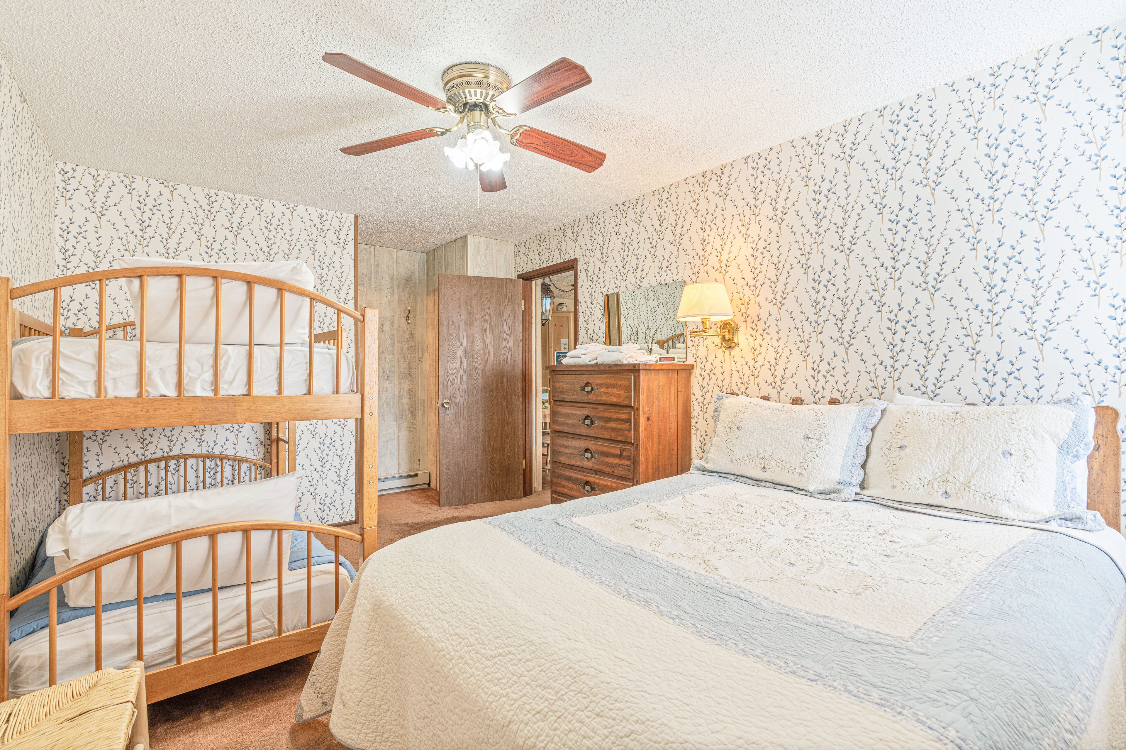 2 多间卧室、WiFi、床单