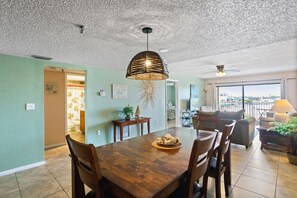 Dining - Beachfront Complex - 2b 2b - Beach Place #303 (Madeira Beach)