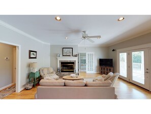 电视、DVD 播放器