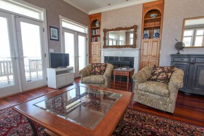 TV - Three story home with sweeping ocean views and game room in Wild Dunes (Isle of Palms)