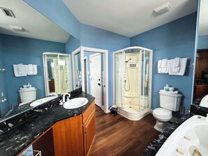 Combined shower/bathtub, towels - Three story home with sweeping ocean views and game room in Wild Dunes (Isle of Palms)