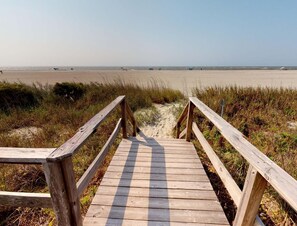 On the beach - Oceanfront condo-Wild Dunes w/ community pool, beach access & screened porch! (Isle of Palms)