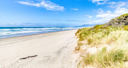 Escapada a la playa que admite perros con una ubicación privilegiada junto al mar y espacio para una familia