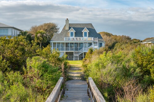 Oceanfront beach home-large screened porch, rooftop deck, beach access!