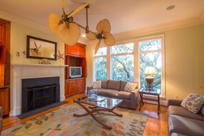 TV, DVD player - Beautifully decorated and spacious home in Wild Dunes with a private pool (Isle of Palms)