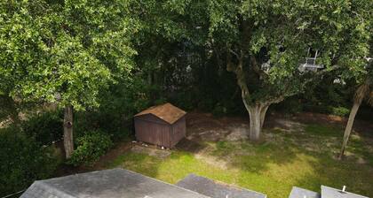 Cozy ranch style home, sun room, enclosed outdoor shower near beach